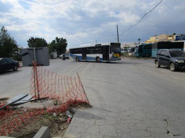 Κίνδυνος ατυχήματος: Αφήνουν ανοιχτή τη νησίδα στο ΚΤΕΛ Μεσσηνίας!!!