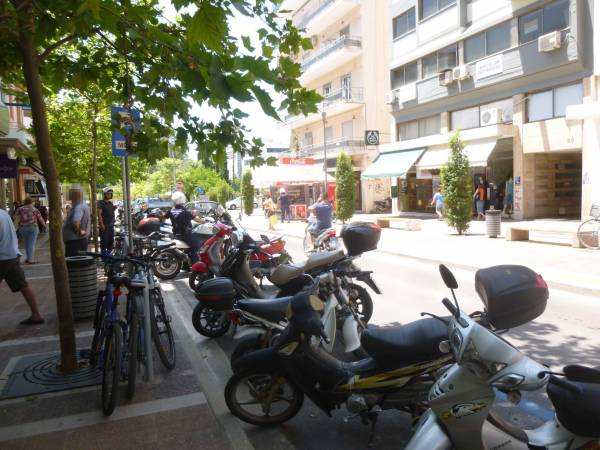 Οδηγοί πιάστηκαν στα χέρια στην Αριστομένους