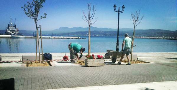 Με ένα χρόνο καθυστέρηση