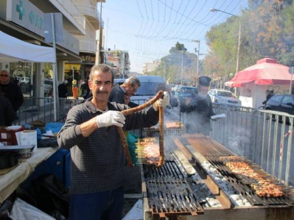 Τσικνίσματα και το Αρμα του Μπεκρή στη Μεσσήνη (βίντεο-φωτογραφίες)