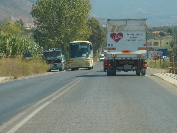 Η… τρύπα και η ευκαιρία για τους δρόμους