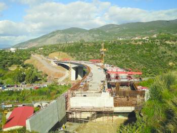 Το Μάρτιο έτοιμη η γέφυρα του Νέδοντα