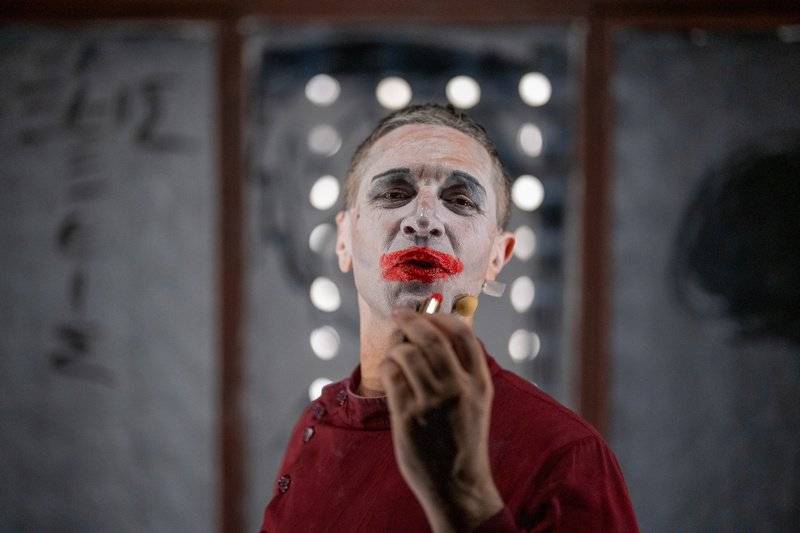 "Μόνος με τον Αμλετ" στο Ανοιχτό Θέατρο Καλαμάτας