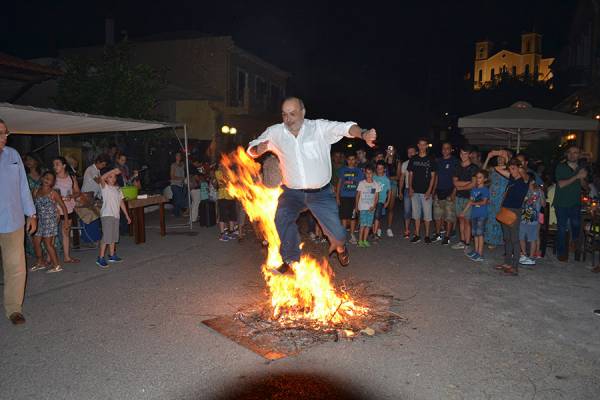 Αναψαν φωτιές στην Ανω Πόλη Κυπαρισσσίας