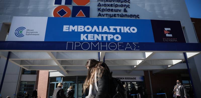 «Πάντρεμα» στα εμβόλια: Πόσο ασφαλές είναι αν κάνουμε πρώτη δόση AstraZeneca και δεύτερη Pfizer