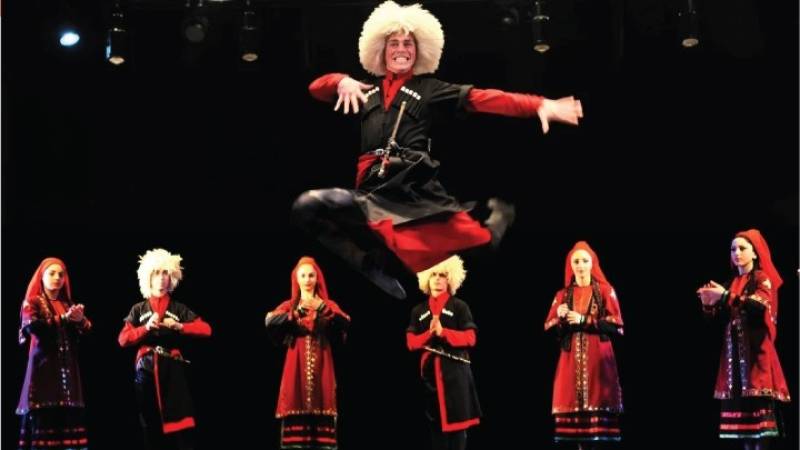 Ουρανούπολη: Χιλιάδες χρόνια οινοπαραγωγής του Αγίου Όρους και της Γεωργίας στο επίκεντρο παράστασης