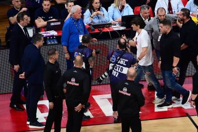 Το τέλος των κομμάτων και η έφοδος των παραγόντων