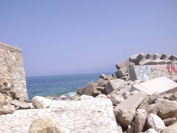 Με ολική καταστροφή κινδυνεύει το λιμάνι της Κυπαρισσίας