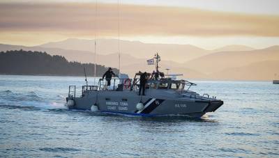 Λευκάδα: Μηχανική βλάβη σε τουριστικό σκάφος με 22 επιβάτες