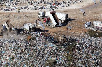 Στη Φυλή μέχρι τον Απρίλιο τα σκουπίδια της Τρίπολης