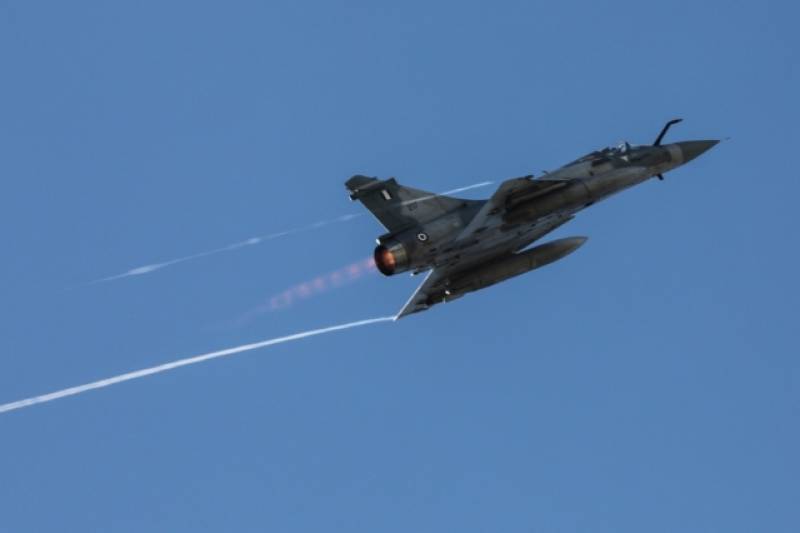 Τανάγρα: Εγκατάλειψη Μιράζ 2000-5 – Σώος ο πιλότος (βίντεο)