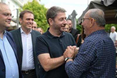 Κόρινθος: Περιοδεία Ανδρουλάκη μαζί με τον υποψήφιο περιφερειάρχη Πελοποννήσου Δ. Κουτσούλη