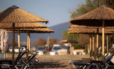 Εμβολιασμός στις παραλίες: Διευκρινίσεις από το υπουργείο Υγείας - Τι ισχύει με το σχέδιο