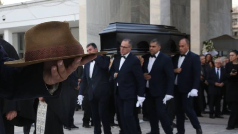 Τελευταίο «αντίο» στον Βασίλη Βασιλικό (Βίντεο)