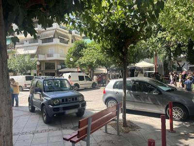 Η πλατεία Ταξιαρχών μετατρέπεται σε πάρκινγκ