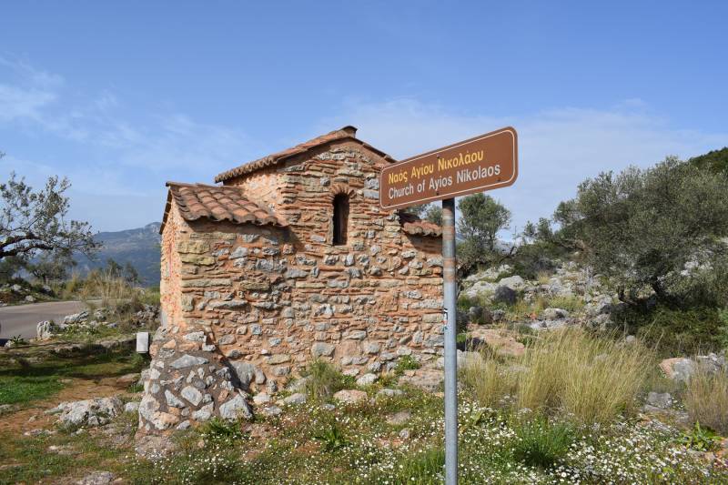 Άγιος Νικόλαος Δολών: Ο γραφικός ναός, σύμβολο του εθελοντισμού (Φωτογραφίες)