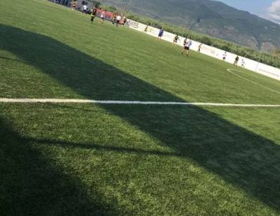 Πλαστικός τάπητας στο ποδοσφαιρικό γήπεδο στο Πλατύ
