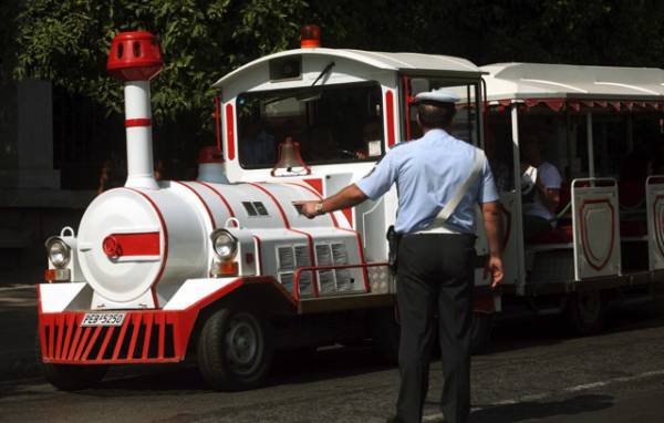 Συζήτηση για τουριστικό τρενάκι στη Ναυαρίνου