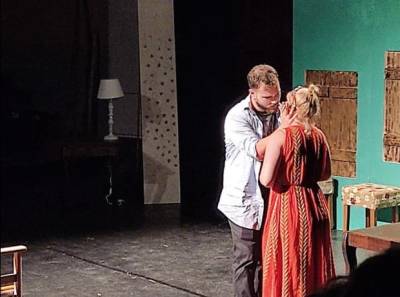 Τελευταία παράσταση της κωμωδίας “Σκωτσέζικο ντους”