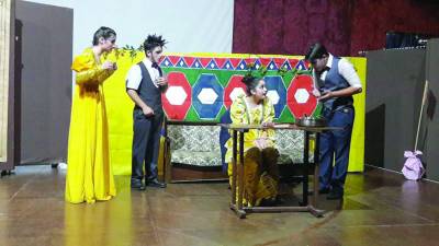 Θερμό χειροκρότημα στο θεατρικό του Γυμνασίου Γαργαλιάνων