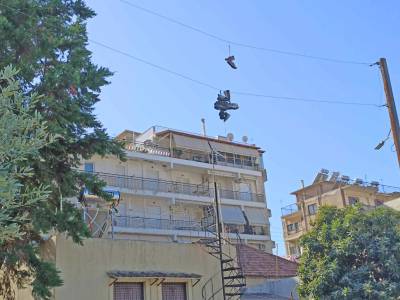 Κρεμασμένα παπούτσια