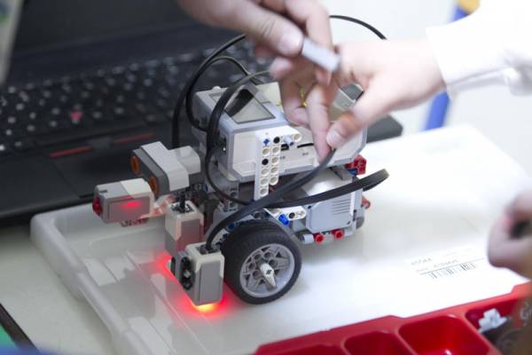 Εκπαιδευτική Ρομποτική στα Εκπαιδευτήρια Μπουγά