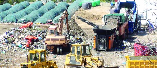 Κυβέρνηση και ΤΕΡΝΑ τα βρήκαν και τρέχουν τώρα να προλάβουν: Τελειώνει το σίριαλ με τα σκουπίδια!