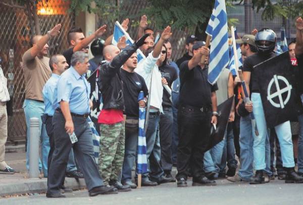 Το φωτοστέφανο του διωκόμενου  αυξάνει τη δύναμη της Χρυσής Αυγής