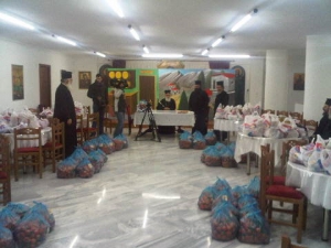 Τρόφιμα σε φτωχούς από τη Μητρόπολη Μαντινείας - Κυνουρίας