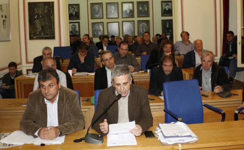 Την Δευτέρα επισημοποιείται το “διαζύγιο” με ΣΥΡΙΖΑ: “Αδειάζουν” Μάκαρη οι σύμβουλοί του