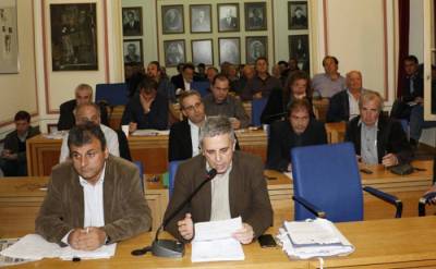 Την Δευτέρα επισημοποιείται το “διαζύγιο” με ΣΥΡΙΖΑ: “Αδειάζουν” Μάκαρη οι σύμβουλοί του