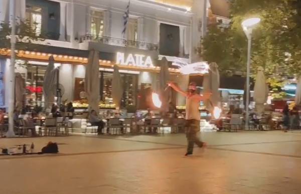 Τραβάει τα βλέμματα
