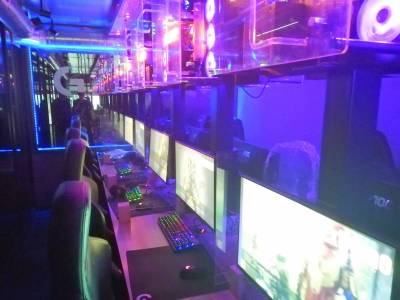 Τα ίντερνετ καφέ έλειψαν στους Καλαματιανούς - Στις 15 Ιουλίου η επανεκκίνηση του κλάδου