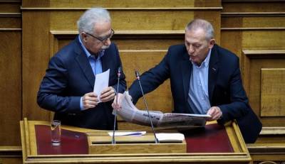 Ο Παφίλης διέκοψε τον Γαβρόγλου και του έδωσε να διαβάσει τον "Ριζοσπάστη"!