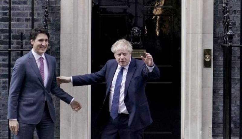 "Κόντρα" Τζόνσον - Τριντό για το μέγεθος των αεροσκαφών τους