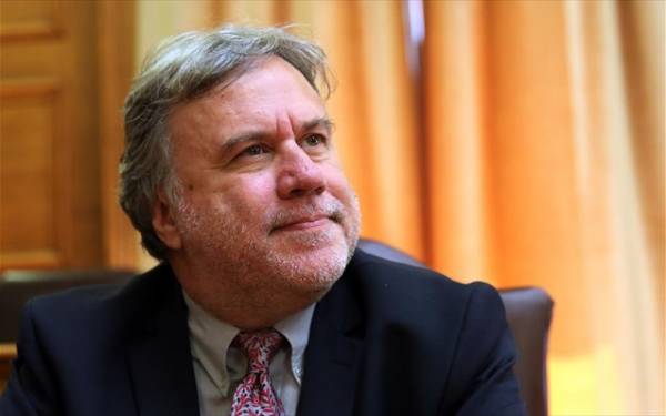 Κατρούγκαλος: &quot;Το 90% των ασφαλισμένων θα δει μείωση εισφορών&quot;