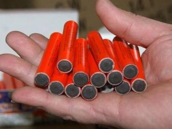 Νεαρός συνελήφθη για κροτίδες έξω από το ναό της Ανάληψης στην Καλαμάτα