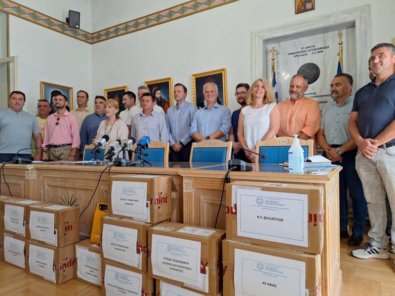 18 απινιδωτές σε φορείς και αθλητικά σωματεία