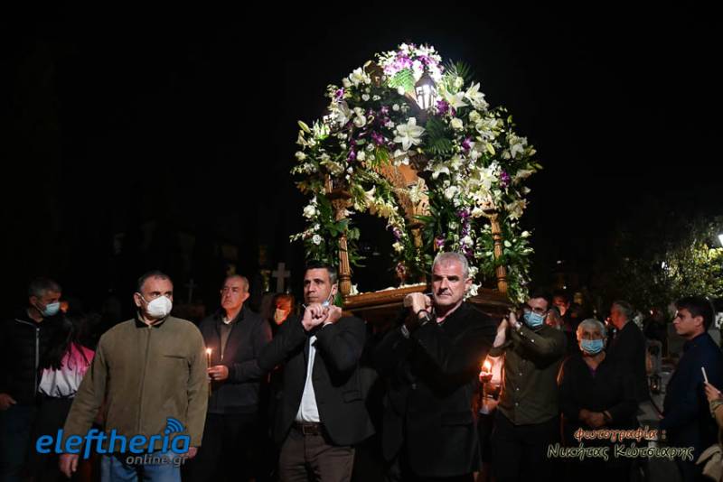 Μεγάλη Παρασκευή στην Καλαμάτα: Στιγμιότυπα από τους Επιταφίους σε ναούς της πόλης