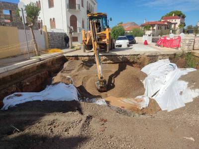 Τα αρχαία των αρχαίων Φαρών ξανά στο νερό: Ερωτήματα για την κατάχωση των τειχών στην Καλαμάτα