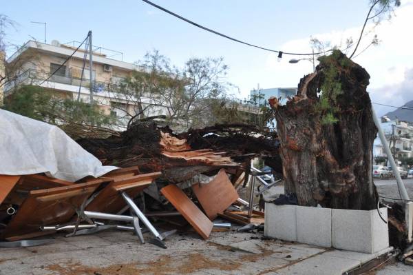 Ζημιές από την κακοκαιρία στην παραλία της Καλαμάτας (βίντεο και φωτογραφίες)