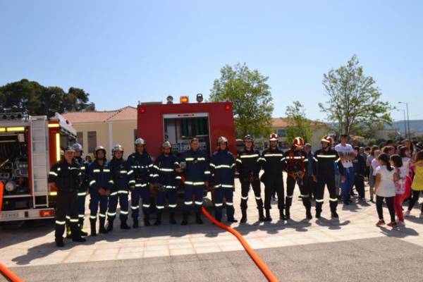 Πυροσβεστική άσκηση στο Λύκειο Φιλιατρών (βίντεο-φωτογραφίες)