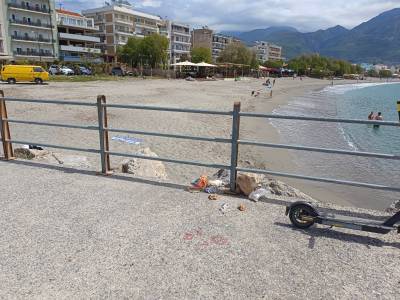 Θυμίζει σκουπιδότοπο...