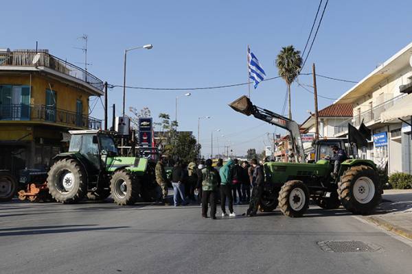 Σε αγροτικό κλοιό από χθες η Καλαμάτα (βίντεο-φωτογραφίες)