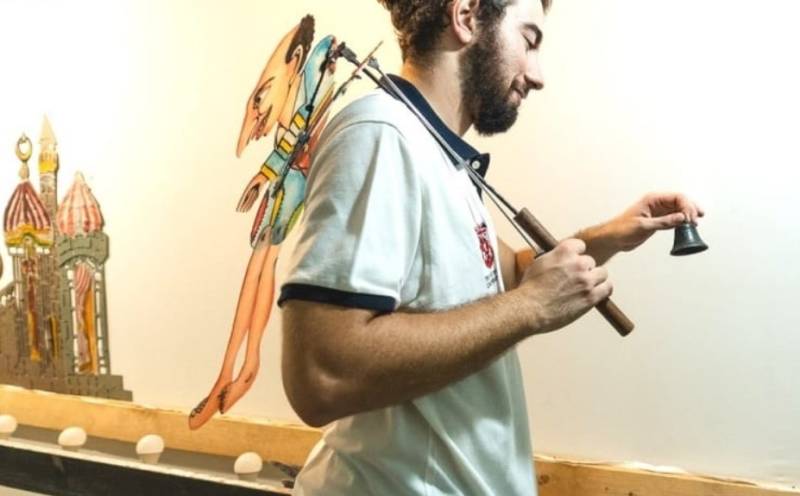 Μόνιμο “στέκι” για Καραγκιόζη στην Παραλία της Καλαμάτας