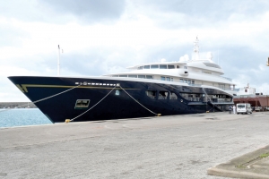 Διάσημοι επιχειρηματίες με τα κότερά τους στην Καλαμάτα το καλοκαίρι που πέρασε