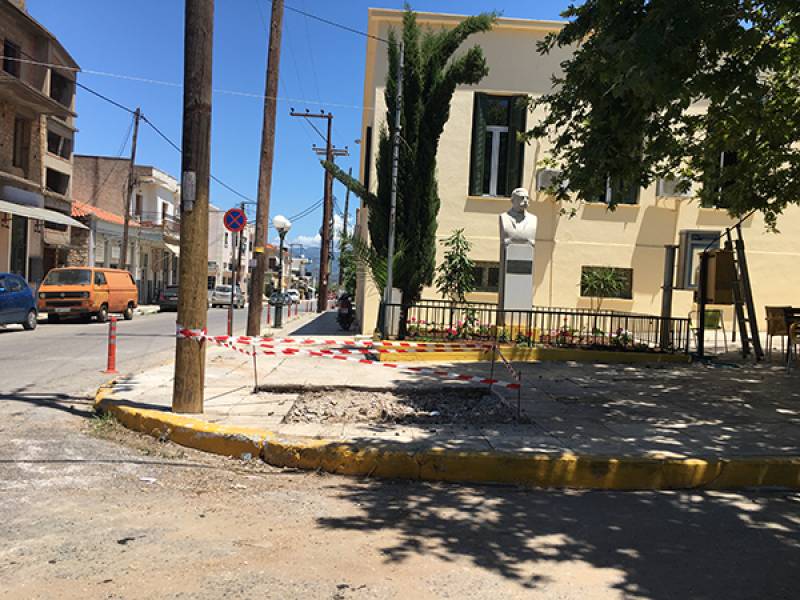 Απομακρύνθηκε το περίπτερο στο Δικαστικό Μέγαρο Κυπαρισσίας