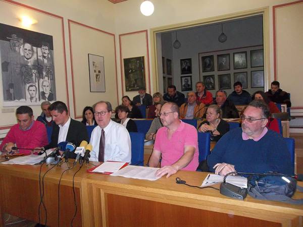 Σήμερα το βράδυ η φωταγώγηση του χριστουγεννιάτικου δέντρου στην Καλαμάτα 