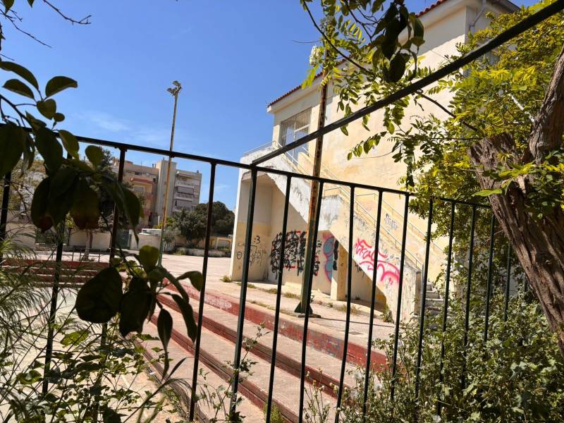 Αισιόδοξα τα νέα για τη 13χρονη που έπεσε από το μπαλκόνι Γυμνασίου στο Χαϊδάρι