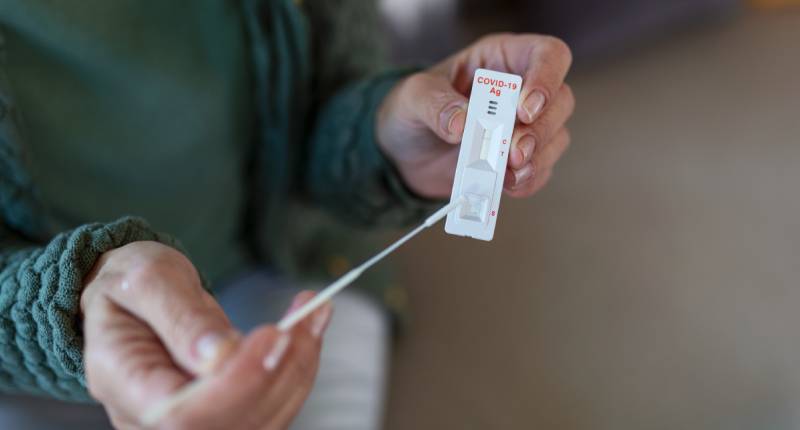 Έξαρση γρίπης & κορoνοϊού – Τι ισχύει για τα εμβόλια (Βίντεο)